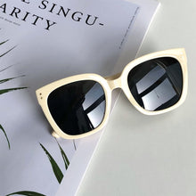 Load image into Gallery viewer, Vintage Sunglasses Women Oversize Square Cat Eye Sun Glasses Big Frame Women Sun Glasses Black Oculos De Sol UV400