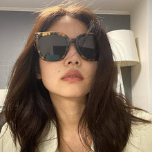 Load image into Gallery viewer, Vintage Sunglasses Women Oversize Square Cat Eye Sun Glasses Big Frame Women Sun Glasses Black Oculos De Sol UV400