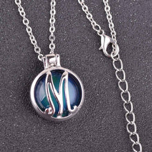 Load image into Gallery viewer, VisionMood 26 Initials Letter 2 In 1 Silver Pendant Choker Mood Necklace Temperature Change Color Feeling Emotional Color Woman