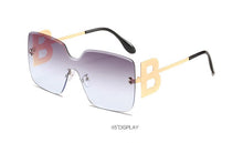 Carica l&#39;immagine nel visualizzatore di Gallery, WERGASUN 2023 Oversized Gradient Sunglasses Women  Brand Rimless Square Metal Female Men Sun Glasses
