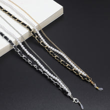 Carica l&#39;immagine nel visualizzatore di Gallery, WHO CUTIE 2023 White Pearl Sunglasses Chain Women Lanyard with Strap Eye Glasses Accessories for lady (only chain no glasses)