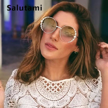 Carica l&#39;immagine nel visualizzatore di Gallery, White Pearl Round Sunglasses Women 2023  Brand Alloy Frame Vintage Sun Glasses Ladies Vintage Uv400 Goggle Shades