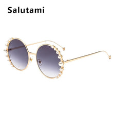 Carica l&#39;immagine nel visualizzatore di Gallery, White Pearl Round Sunglasses Women 2023  Brand Alloy Frame Vintage Sun Glasses Ladies Vintage Uv400 Goggle Shades