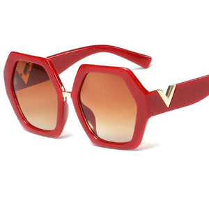 Occhiali da sole bianchi da donna Designer Occhiali rossi Decorazione a V Occhiali da sole quadrati poligonali oversize unici Occhiali da donna grandi 