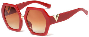 Occhiali da sole bianchi da donna Designer Occhiali rossi Decorazione a V Occhiali da sole quadrati poligonali oversize unici Occhiali da donna grandi 