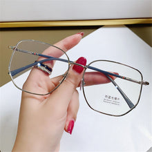 Carica l'immagine nel visualizzatore di Gallery, Women Men Portable Eye Protection Vintage Ultra Light Frame Eyeglasses Anti-Blue Light Glasses Computer Goggles
