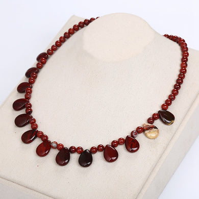 Collana da donna Gioielli Natura Diaspro rosso Pietra di cristallo Catena popolare Goccia d'acqua Collana da donna in ambra con cavallo con drago di pietra 