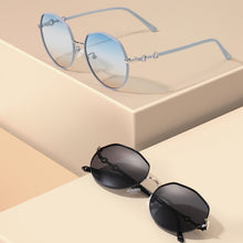Carica l&#39;immagine nel visualizzatore di Gallery, Women Sunglasses Polarized UV400 Lens Retro  Crystal Ladies Brand Designer Sun Glasses Eyewear For Female S313