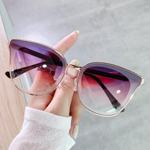 Carica l&#39;immagine nel visualizzatore di Gallery, Occhiali da sole da donna UV400 Lenti in cristallo da donna Designer di marca Cat Eye Occhiali da sole Occhiali da donna 104