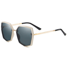 Carica l&#39;immagine nel visualizzatore di Gallery, Women&#39;s Sunglasses Polarized Stylish Girls Sun Glasses Outdoor Party Shades Lentes De Sol With Free Box
