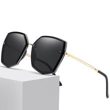 Carica l&#39;immagine nel visualizzatore di Gallery, Women&#39;s Sunglasses Polarized Stylish Girls Sun Glasses Outdoor Party Shades Lentes De Sol With Free Box