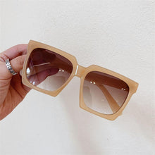 Carica l&#39;immagine nel visualizzatore di Gallery, Occhiali da sole quadrati bianchi retrò da donna 2023 Occhiali estivi unisex anni &#39;90 Occhiali oversize sfumati Tonalità di marca per le donne 