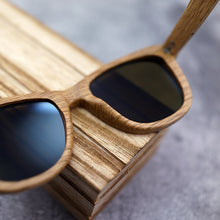Carica l&#39;immagine nel visualizzatore di Gallery, Occhiali da sole in legno di legno Occhiali da sole con lenti con rivestimento a specchio polarizzato fatti a mano con confezione regalo 