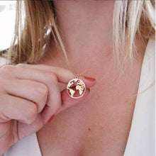 Carica l&#39;immagine nel visualizzatore di Gallery, Collana con mappa del mondo Ciondolo con mappa in oro Girocollo con mappa del mondo Girocollo con stella Crescent Moon Collane per donna Gioielli Boho multistrato 