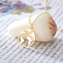 Carica l&#39;immagine nel visualizzatore di Gallery, Collana con mappa del mondo Ciondolo con mappa in oro Girocollo con mappa del mondo Girocollo con stella Crescent Moon Collane per donna Gioielli Boho multistrato 