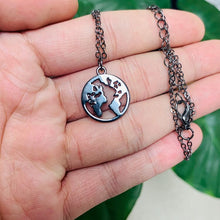 Carica l&#39;immagine nel visualizzatore di Gallery, Collana con mappa del mondo Ciondolo con mappa in oro Girocollo con mappa del mondo Girocollo con stella Crescent Moon Collane per donna Gioielli Boho multistrato 