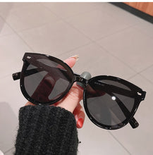 Load image into Gallery viewer, YOOSKE Brand Vintage Sunglasses Women Men Retro Round Sun Glasses Lady ins Popular Travel Shades Eyewear UV400