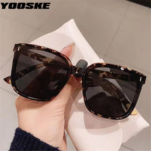 Carica l&#39;immagine nel visualizzatore di Gallery, YOOSKE Retro Polarized Sunglasses Men Women Popular Square Sun Glasses Ladies Black Eyeglasses Driver Goggles UV400 Mirror