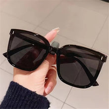 Carica l&#39;immagine nel visualizzatore di Gallery, YOOSKE Retro Polarized Sunglasses Men Women Popular Square Sun Glasses Ladies Black Eyeglasses Driver Goggles UV400 Mirror