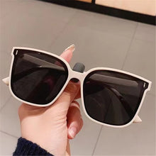 Carica l&#39;immagine nel visualizzatore di Gallery, YOOSKE Retro Polarized Sunglasses Men Women Popular Square Sun Glasses Ladies Black Eyeglasses Driver Goggles UV400 Mirror