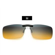 Carica l&#39;immagine nel visualizzatore di Gallery, YOOSKE Occhiali da sole polarizzati senza montatura Clip su occhiali per conducente Guida uomo Flip miopia su occhiali da sole Lente per visione notturna UV400 