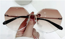 Carica l'immagine nel visualizzatore di Gallery, Rimless Women's Sunglasses Design Fashion Lady Sun glasses Vintage Alloy Classic Designer Shades UV400 Eyewear