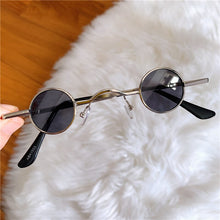 Carica l'immagine nel visualizzatore di Gallery, YOOSKE Trendy Round Sunglasses Men Vintage Small Sun Glasses Women's Red Black Mirror Hip hop Style Eyewear UV400