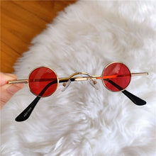 Carica l'immagine nel visualizzatore di Gallery, YOOSKE Trendy Round Sunglasses Men Vintage Small Sun Glasses Women's Red Black Mirror Hip hop Style Eyewear UV400