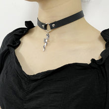 Carica l&#39;immagine nel visualizzatore di Gallery, Yennefer Black Leather Choker Wild Hunt Game Cosplay Medallion Pendant For Women Hip-hop Charm Necklace Clavicle Cool Jewelry