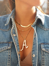 Carica l&#39;immagine nel visualizzatore di Gallery, ZFYIN 2020 New Trendy Jewelry Fresh Water Pearl Alphabet Letters Initials  Pendant Necklaces for Women