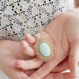 2018 New Fashion accessories oval cutout gem necklace lovers necklace Golden Plated Chain Vintage Necklaces women jewelry