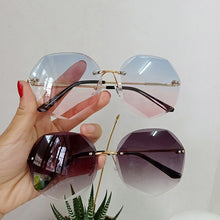Load image into Gallery viewer, ZXWLYXGX 2023 moda té de gafas de sol de las mujeres del corte de agua recortado de la lente de los templos gafas de sol mujer UV400