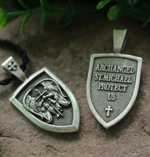 Carica l&#39;immagine nel visualizzatore di Gallery, 1pcs dropshipping men necklace Archangel St.Michael Protect Me Saint Shield Protection Charm russian orhodox pendant