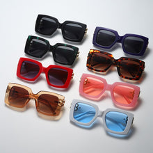 Carica l&#39;immagine nel visualizzatore di Gallery, square BB logo sunglasses women men 2023  brand designer black blue leopard red sahdes for women retro oculos de sol